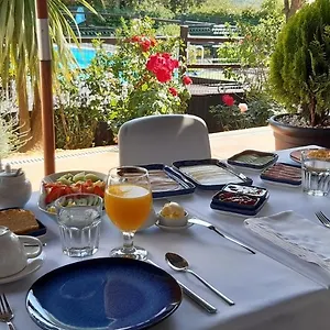 Bed and breakfast Aprahouseloule, Loulé